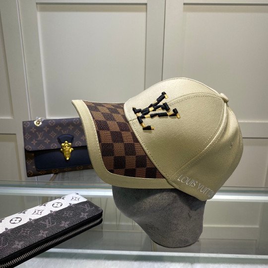 LOUIS VUITTON - BASEBALL CAP